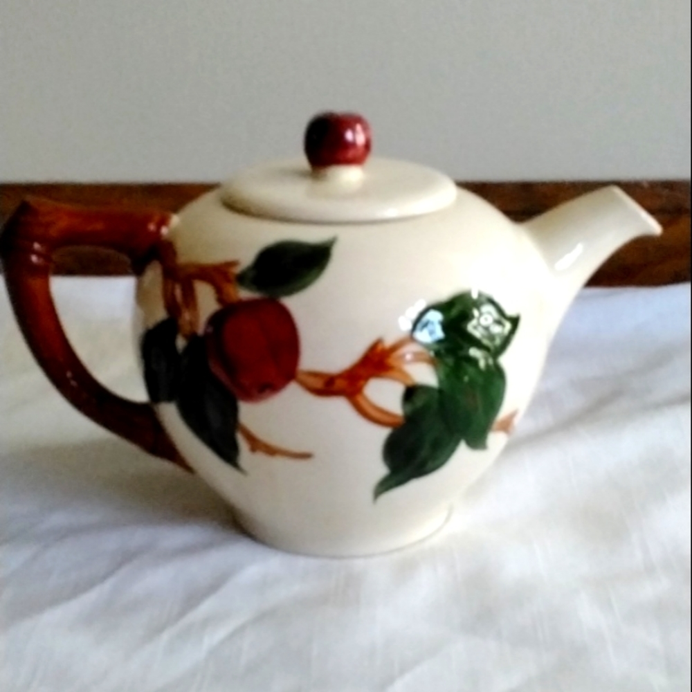 Franciscanware apple pattern teapot